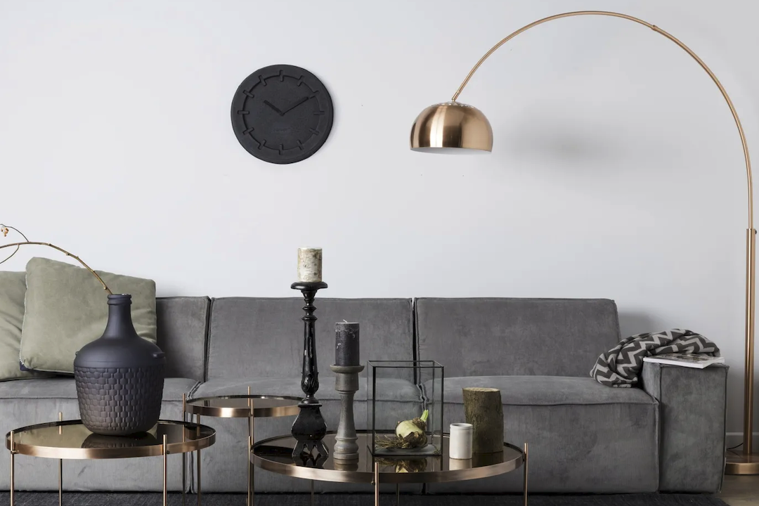 Moderne messing boogvloerlamp voor hoek van de woonkamer