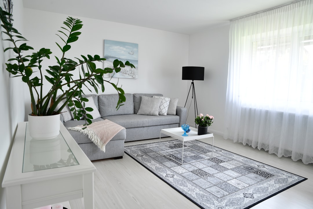 Photo tripod floor lamp